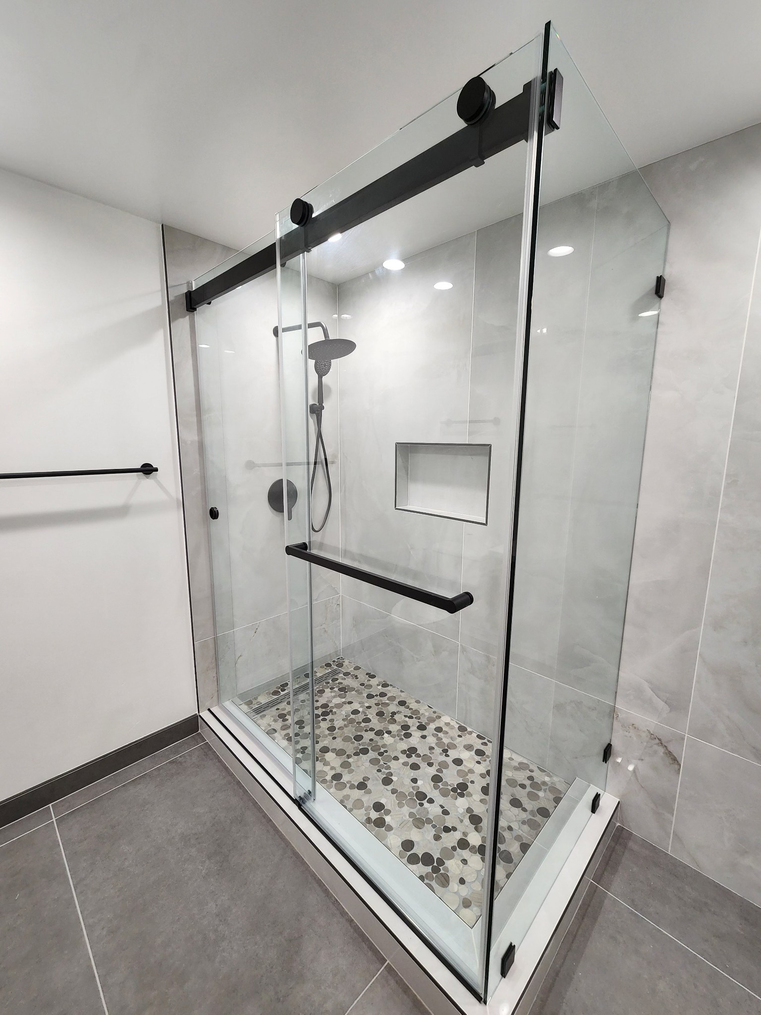 5 Reasons to Install a Frameless Shower Door in Your Manhattan Beach